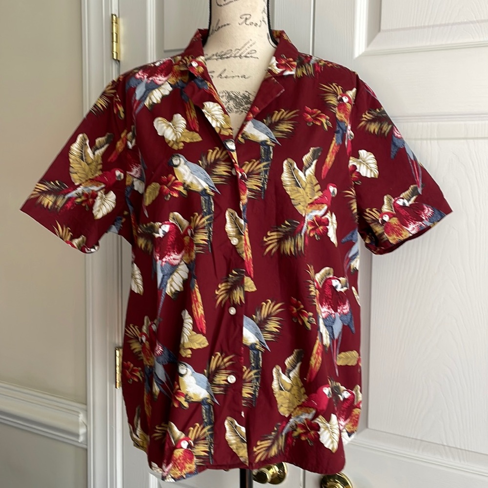 28 Palms buttons down shirt